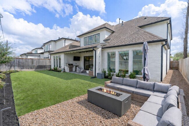 Building Photo - 6626 Saxet St