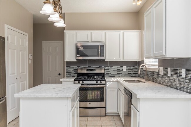 Building Photo - 13110 Mills River St