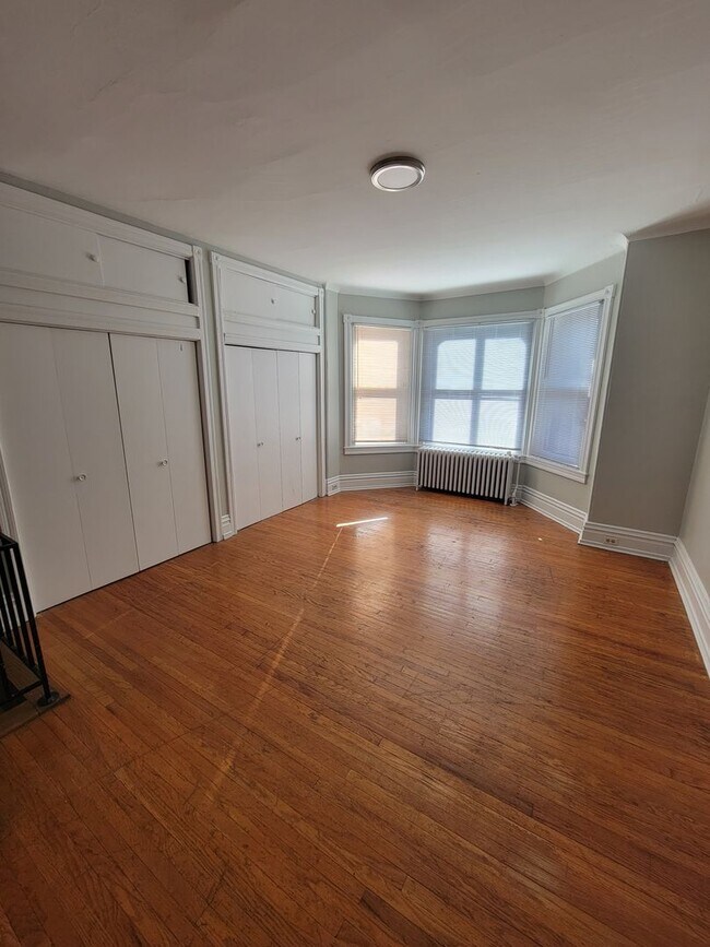 Building Photo - 4619 Cedar Ave