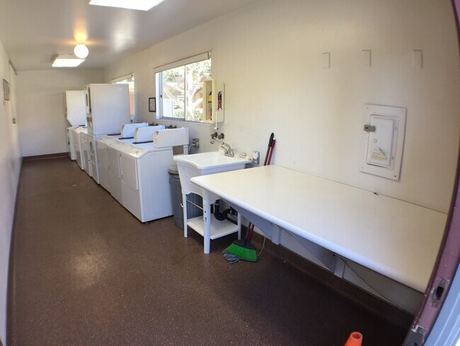 Building Photo - 7414 Mesa College Dr