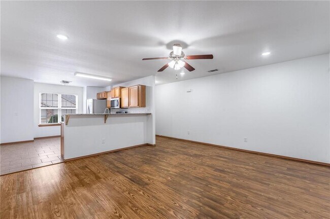 Building Photo - 203 Sage St