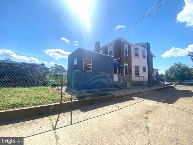 Building Photo - 2241 Knorr St