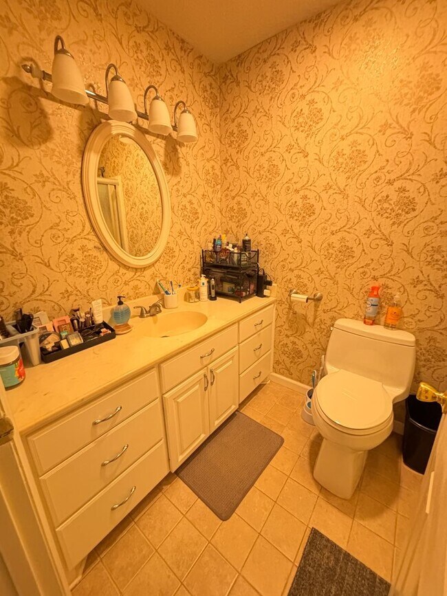 Building Photo - The Perfect Family Home!!!