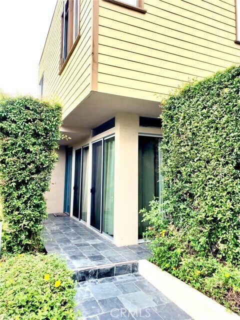 Building Photo - 41 N Oak Ave