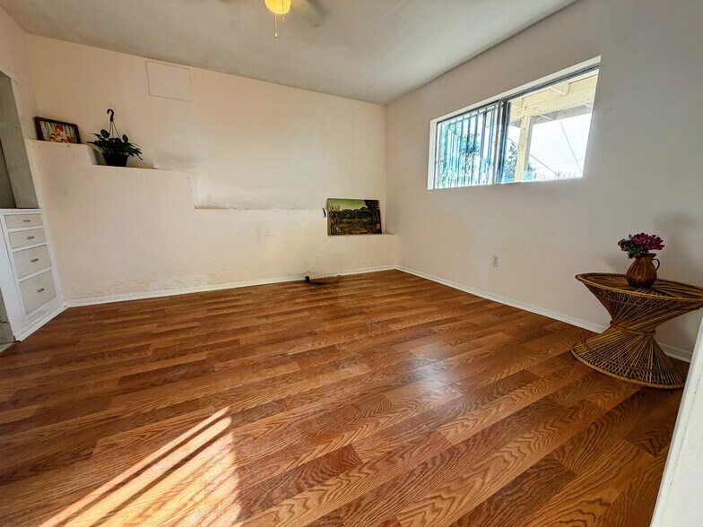1st bedroom - 1369 Helen Dr