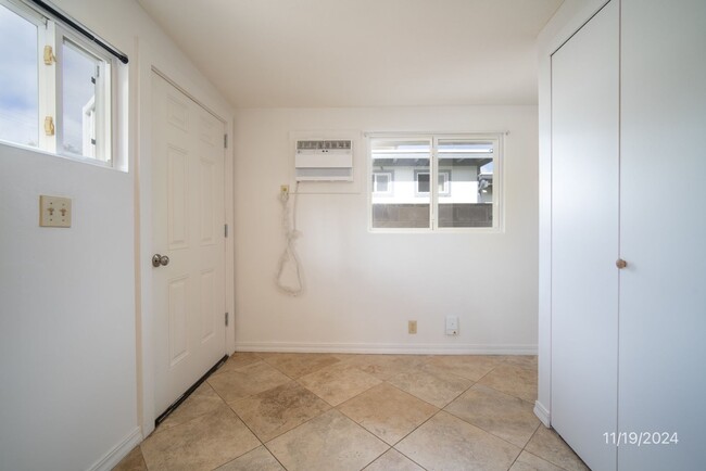 Building Photo - Studio in Kailua, Avail Now, Schedule an A...