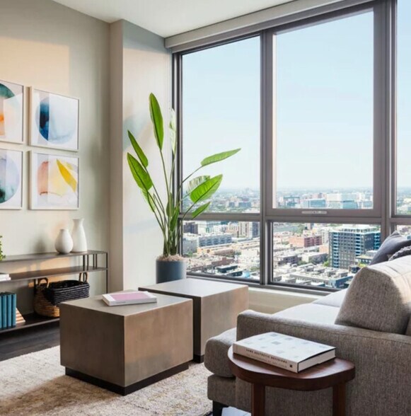 Building Photo - 900 W Washington Blvd