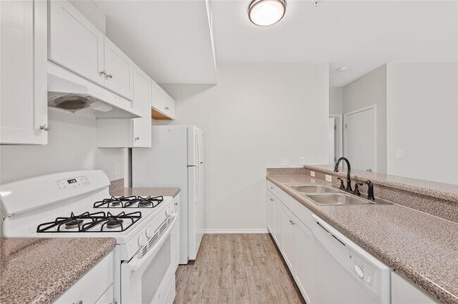 Building Photo - 3839 Dry Creek Dr