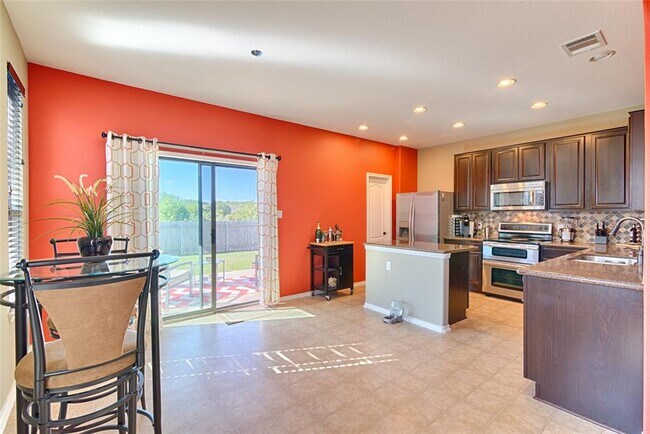 Building Photo - 505 Willow Walk Dr