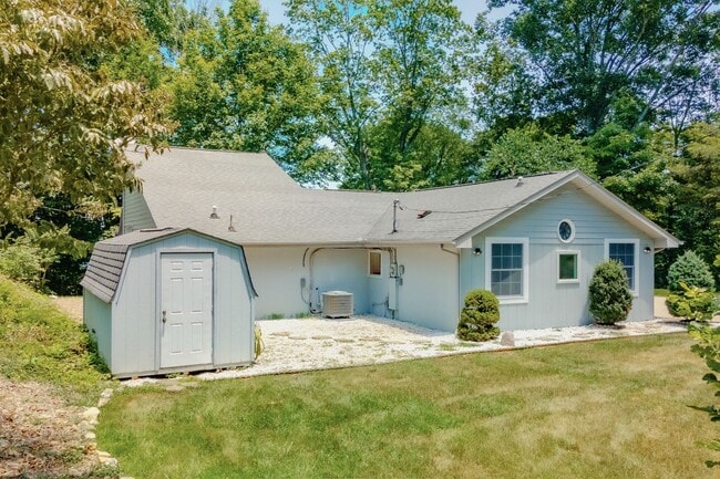 Building Photo - Scenic Lakeview Rental located on Boatman'...