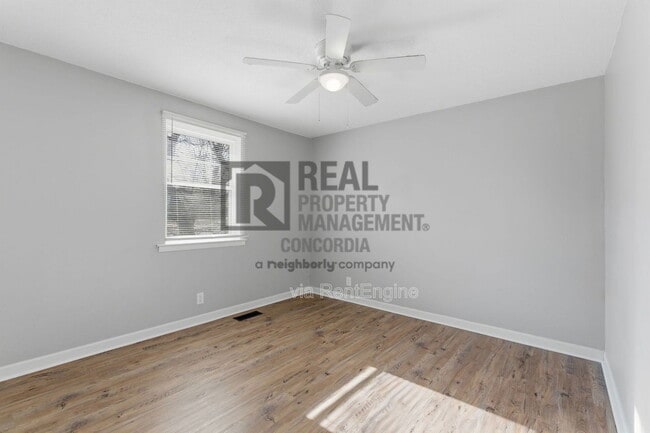 Building Photo - 1527 Cherry Tree Dr