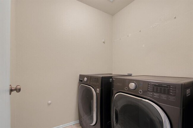 Building Photo - 18205 Topsail St