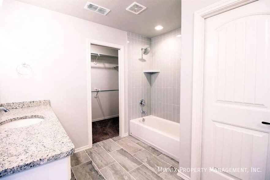 Building Photo - 5840 Lehigh St