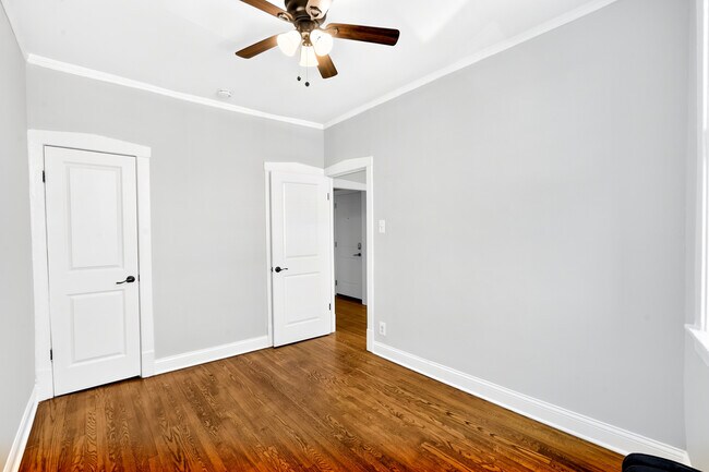 Building Photo - 7626 N Eastlake Terrace