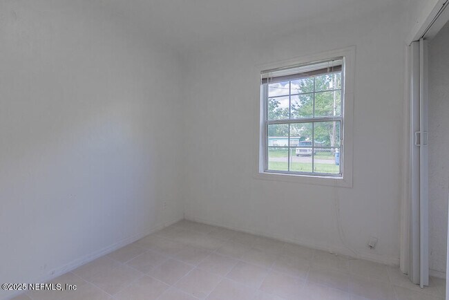Building Photo - 1714 Loyola Dr N