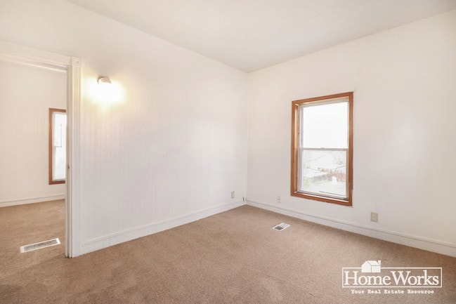 Building Photo - 415 E Broadway St