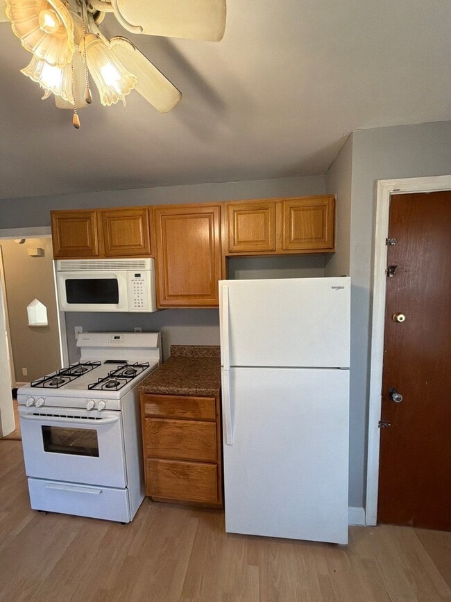 Building Photo - 6921 Pin Oak Dr