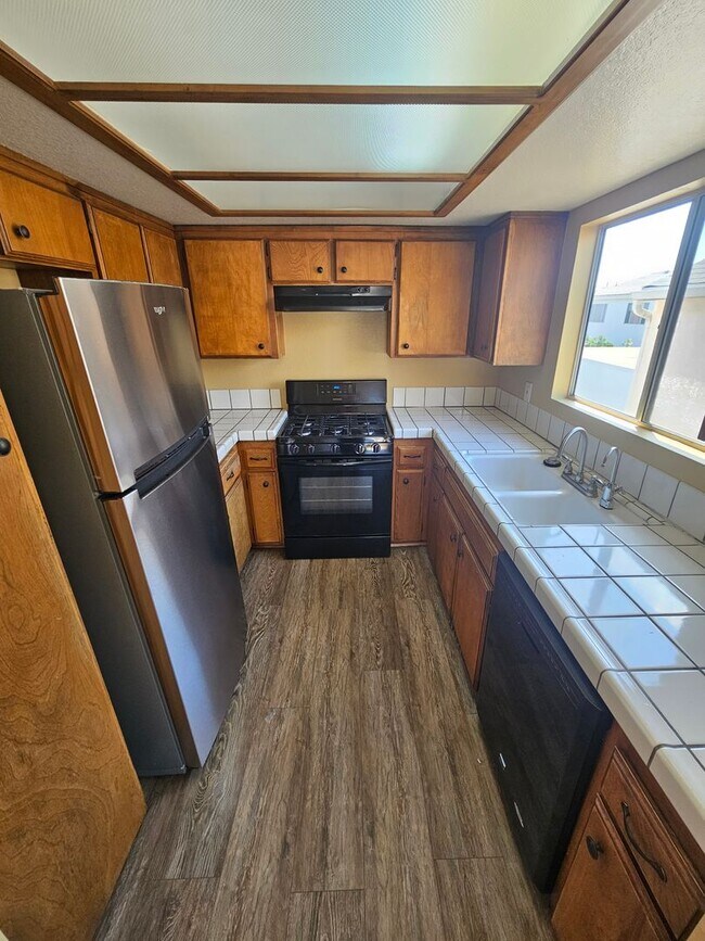 Building Photo - 12th St Omid