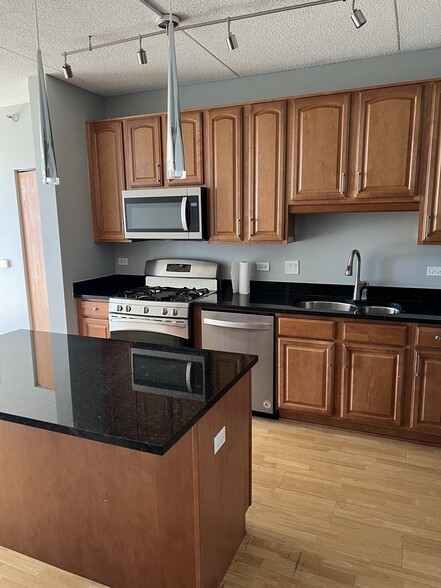 Building Photo - 1250 S Indiana Ave