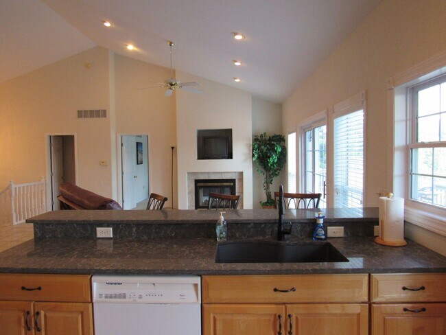 Building Photo - Osage Beach house for rent