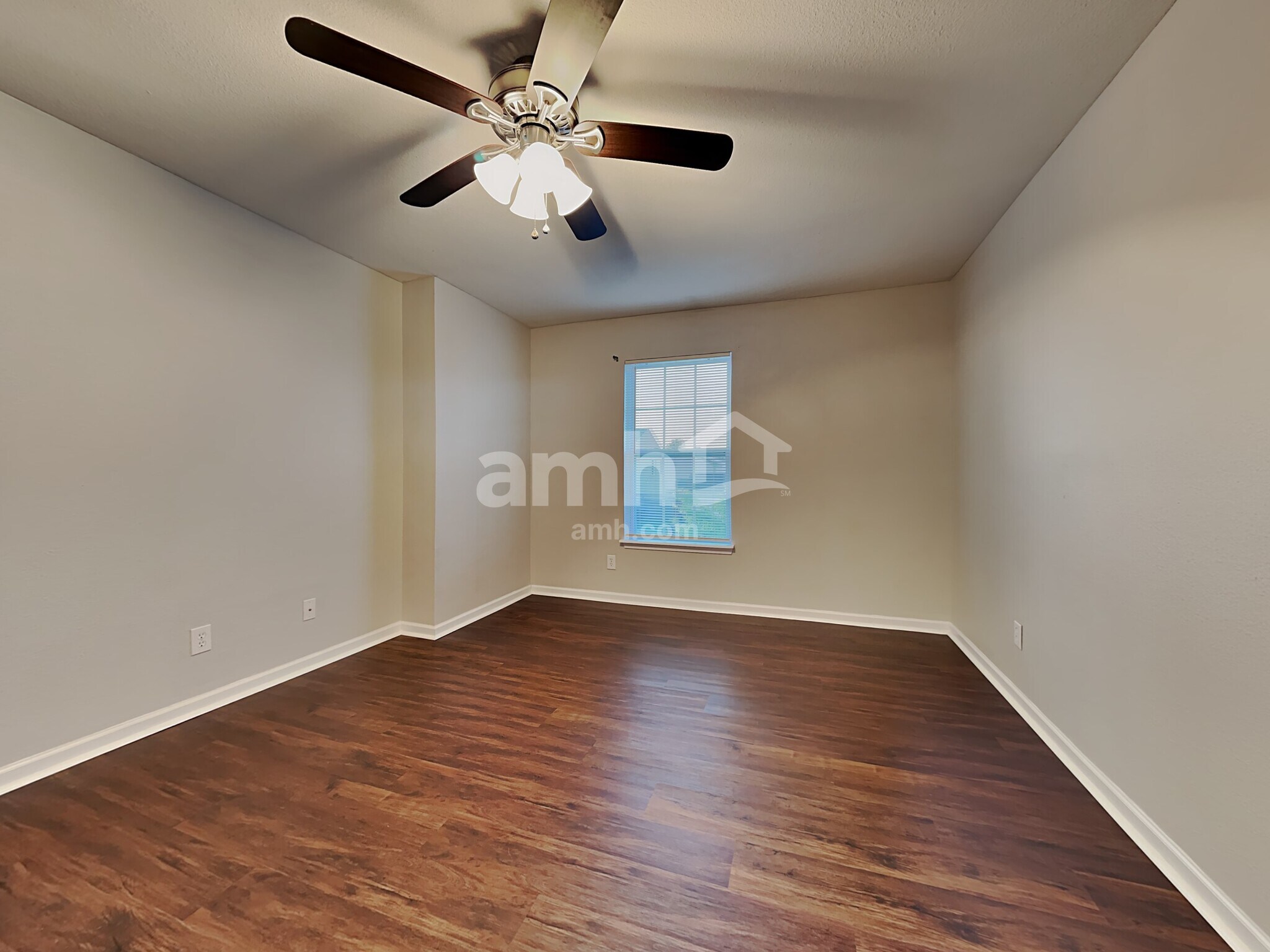 Building Photo - 1141 Central Park Dr