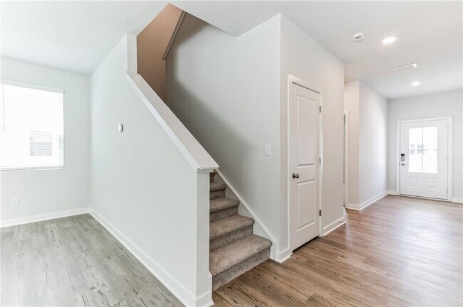 Building Photo - 727 Ruddy Dr