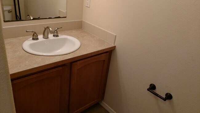 Building Photo - Modern Townhouse in Post Falls