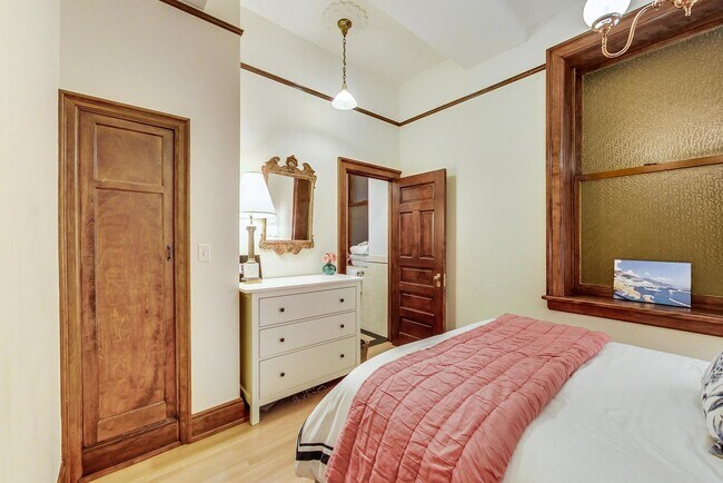 Building Photo - 2052 N Orleans St