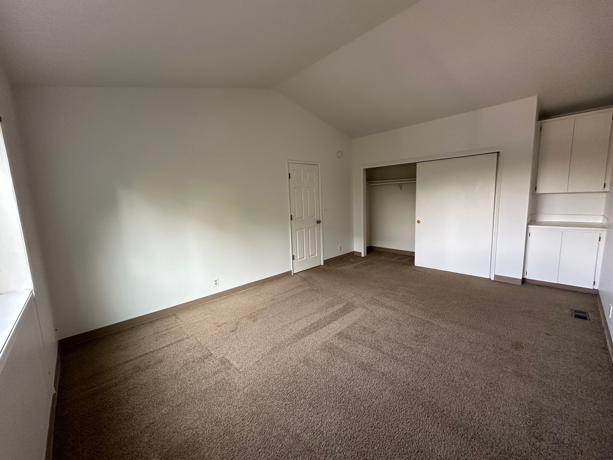 larger bedroom - 1809 SE Harney St