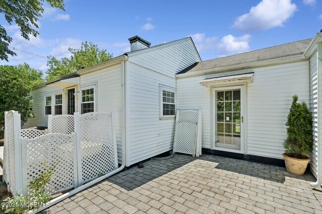 Building Photo - 565 Prospect Ave