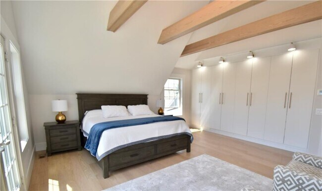 Building Photo - 5 Phil's Path