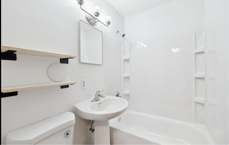 Building Photo - 3355 N 40th Ave