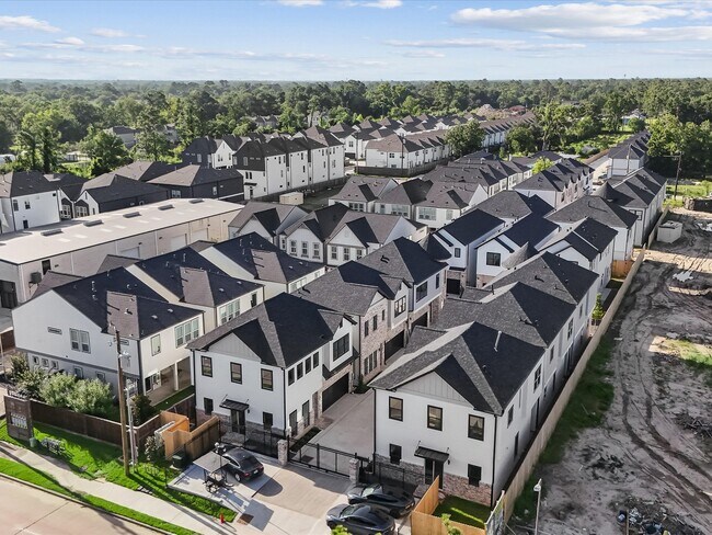 Building Photo - 2598 W Tidwell Rd