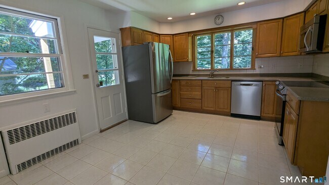 Building Photo - 1139 Brookside Dr