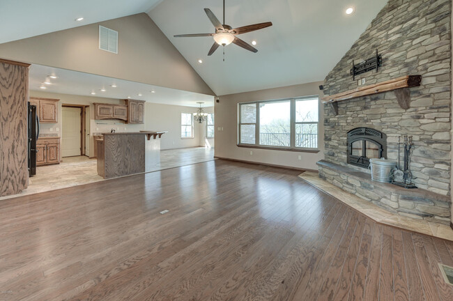 Building Photo - 117 Briarbrook Dr