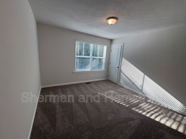 Building Photo - 655 Caroline Ct