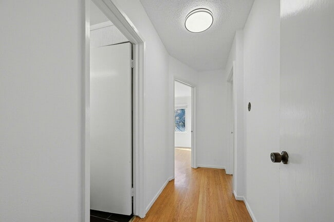 Building Photo - 72 Huntington Dr