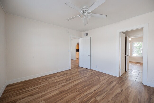 Building Photo - 1617 E Willetta St