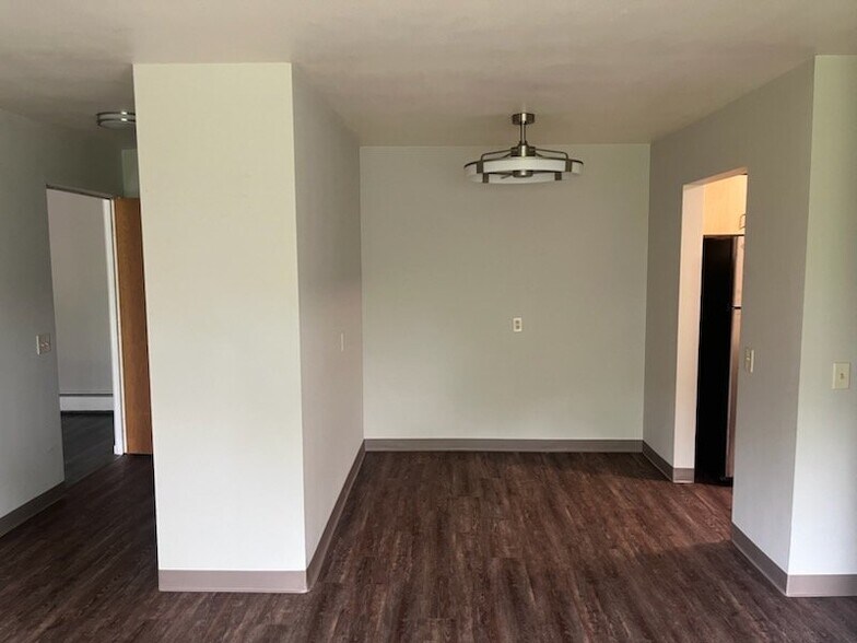 Building Photo - 318 Island Dr