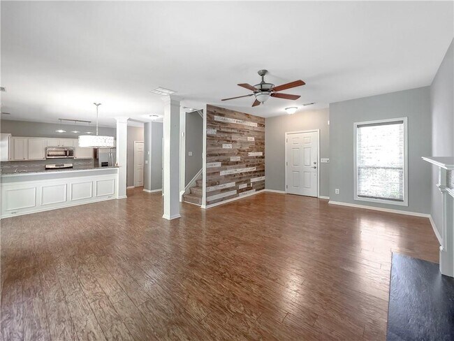 Building Photo - 401 Kensington Parc Dr