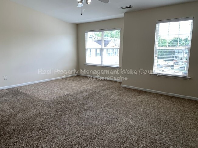 Building Photo - 2225 Raven Rd