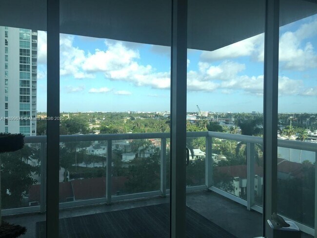 Building Photo - 1861 NW S River Dr