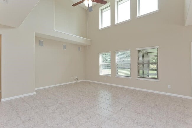 Building Photo - 3327 Summerwood Ln