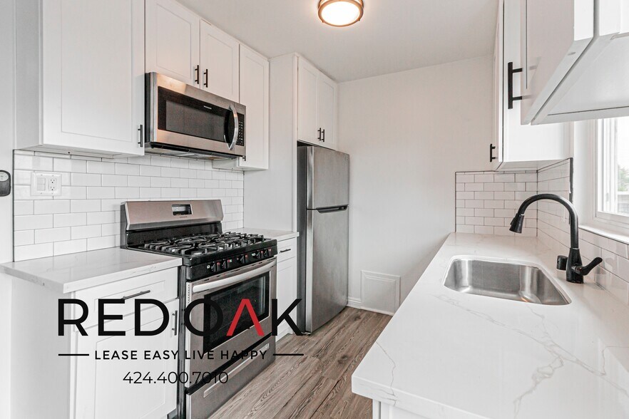 Building Photo - 3401 Club Dr