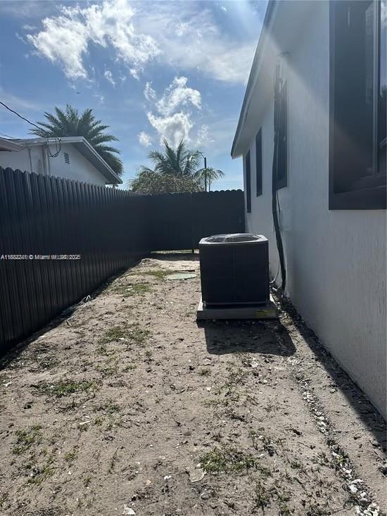 Building Photo - 6813 SW 10th Ct