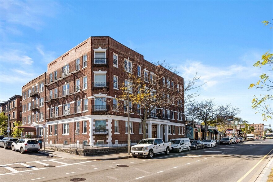 Building Photo - 179 Brighton Ave