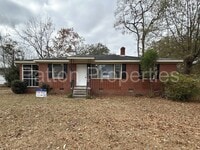 Building Photo - Saluda Gardens Home