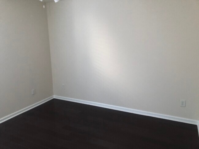 Building Photo - 908 Wendlebury Ct