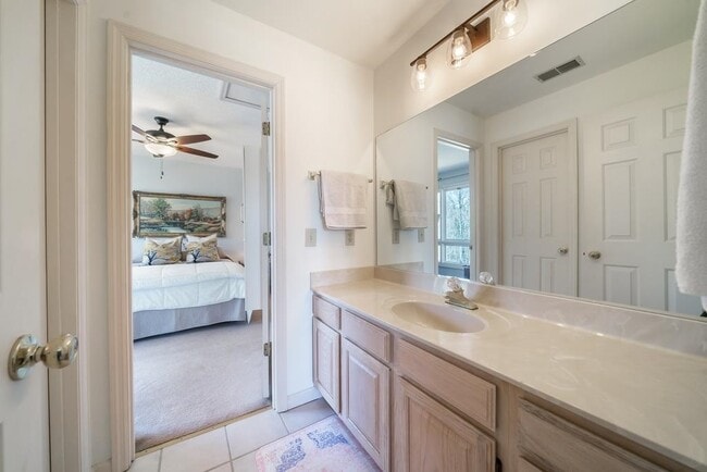 Building Photo - 1900 Snug Harbor Dr