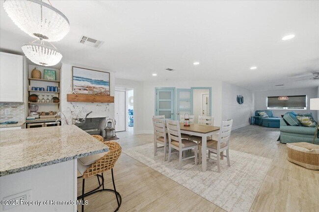 Building Photo - 4262 Biscayne Dr